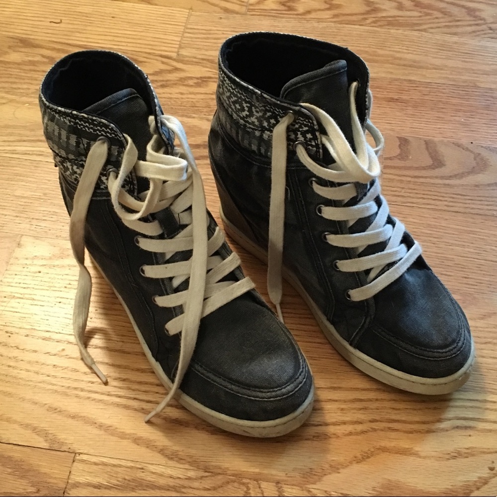 Roxy wedges